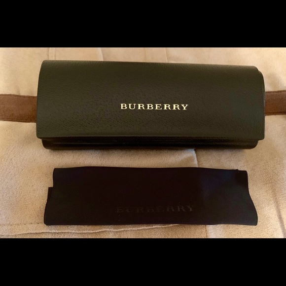 🖤Burberry Sunglasses🖤 - Picture 6 of 8